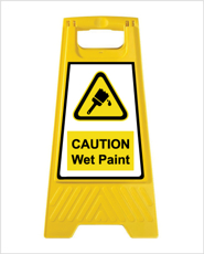 מעמד - CAUTION WET PAINT