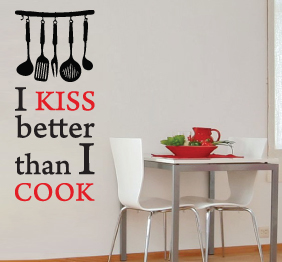 מדבקת קיר - i kiss better than i cook