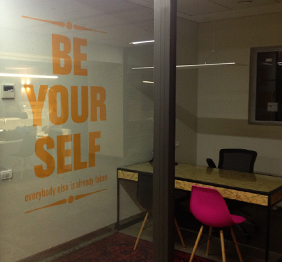 מדבקת קיר - be your self
