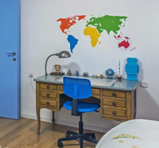 מדבקת קיר - מפת העולם בצבעים