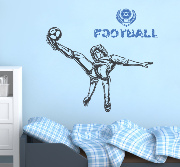 מדבקת קיר - שחקן כדורגל בעצירת כדור בהנפת רגל - כולל טקסט וסמל