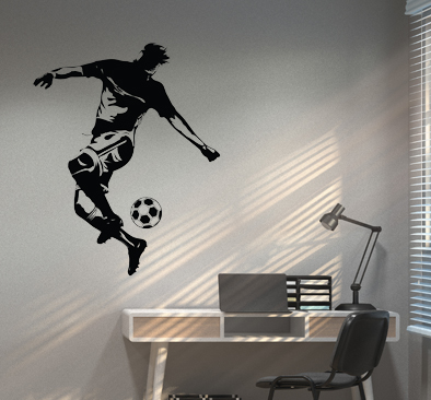 מדבקת קיר - שחקן כדורגל מניף כדור