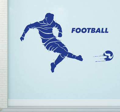 מדבקת קיר - שחקן כדורגל בועט כדור ימינה
