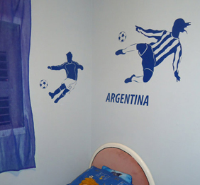 מדבקת קיר - שחקני כדורגל וטקסט חופשי