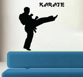מדבקת קיר - דמות קראטה וטקסט
