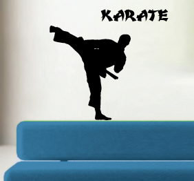 מדבקת קיר - דמות קראטה וטקסט