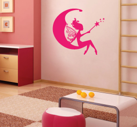 מדבקת קיר - פייה עם שרביט יושבת על ירח