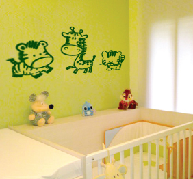 מדבקת קיר - חיות מעל המיטה