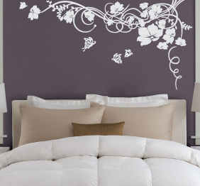 מדבקת קיר - פריחה מלבלבת ופרפרים